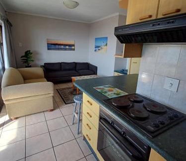 Jeffreys Bay Apartment | Oceanfront Sunset Sands: Family-Friendly Getaway Awaits