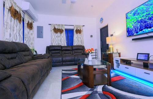 Runaway Bay Villa | Sunset Sea-renity Villa