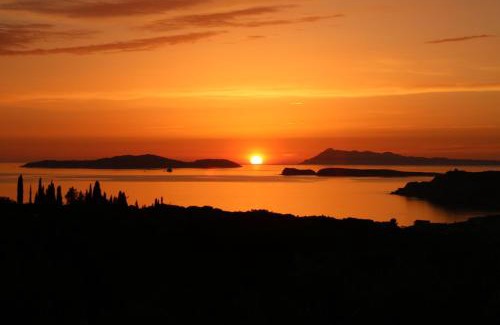 Kavvadades Villa | Oceanfront Sunset Sea View Villa with Pool & Top Reviews