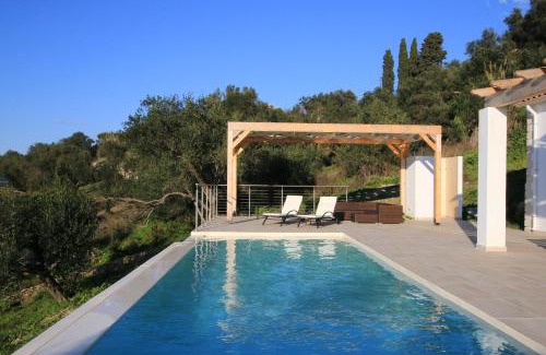 Kavvadades Villa | Oceanfront Sunset Sea View Villa with Pool & Top Reviews