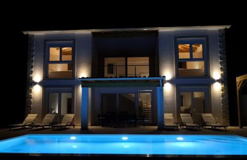 Kavvadades Villa | Tranquil Sunset Sea View Villa 8 with Pool & Kitchen