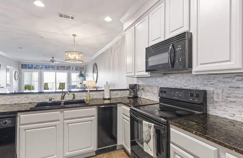 Dadeville Apartment | Relaxing Retreat at Sunset Serenity on Lake Martin