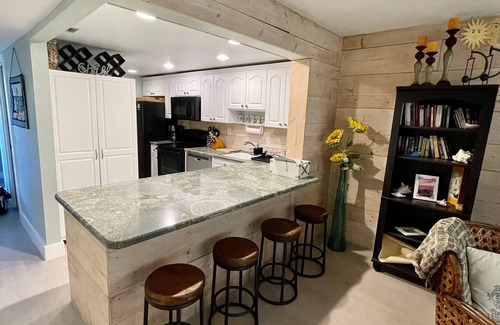 Key Largo Condo | Experience Sunset Serenity at Moon Bay: Waterfront Bliss