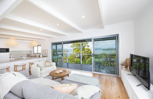 Green Point House | Sunset Shores - Between the ocean and the lake and far from the madding crowd