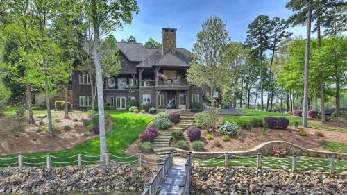 Mount Mourne House | Private Beach Retreat at Sunset Shores Resort by AvantStay