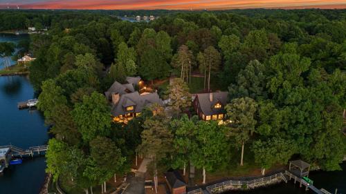 Mount Mourne House | Private Beach Retreat at Sunset Shores Resort by AvantStay