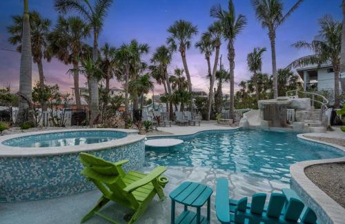 Siesta Key Village House | Unwind at Sunset Splash: 4-Star Pet-Friendly Paradise