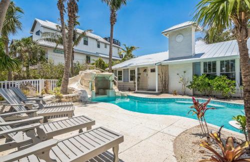 Siesta Key Village House | Unwind at Sunset Splash: 4-Star Pet-Friendly Paradise