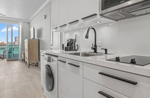 Puerta de Tierra Apartment | Oceanfront Sunset Studio with Pool at Condado Lagoon Villas