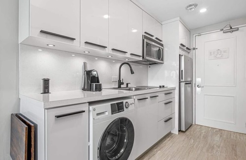 Puerta de Tierra Apartment | Oceanfront Sunset Studio with Pool at Condado Lagoon Villas