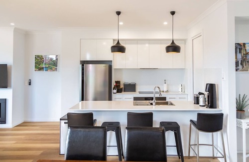 Normanville House | Pet-Friendly Oasis on Sunset Strip with Ocean Views