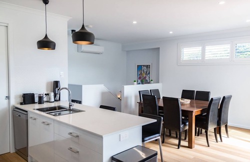 Normanville House | Pet-Friendly Oasis on Sunset Strip with Ocean Views
