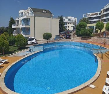 Kosharitsa Apartment | Relax at Sunset Studio in Kosharitsa: Pool, Spa & Gym