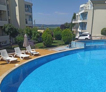 Kosharitsa Apartment | Relax at Sunset Studio in Kosharitsa: Pool, Spa & Gym