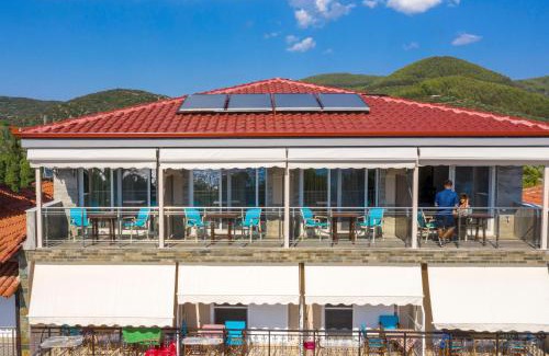 Toroni House | Oceanfront Sunset Studios: Top Rated Stay with Breakfast