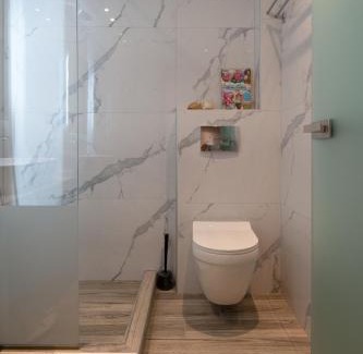 Toroni Apartment | Seaside Suites at Sunset Studios with Ocean View Amenities