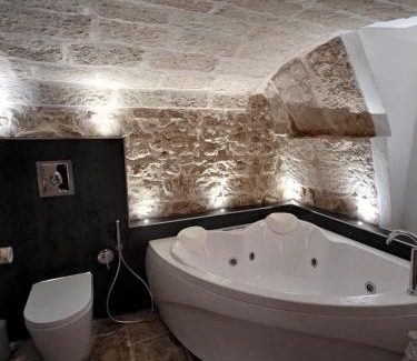 Molfetta House | Experience the Sunset Suite: Family-Friendly with Hot Tub
