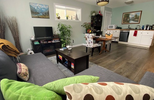 Cochrane Bed & Breakfast | Inviting Sunset Suite: Walkout, Breakfast & Dog-Friendly!