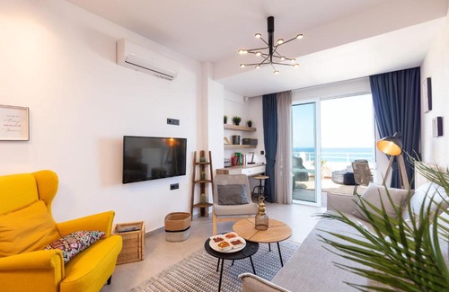 Rethymno Apartment | Ocean View Sunset Suite in Réthimno - Rated 10/10 by Guests