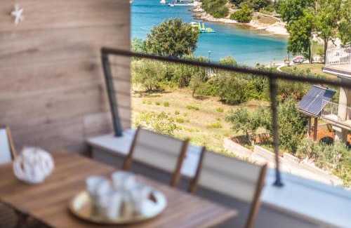 Pjescana Uvala Apartment | Beachfront Paradise: SUNSET VALA - Family-Friendly Retreat