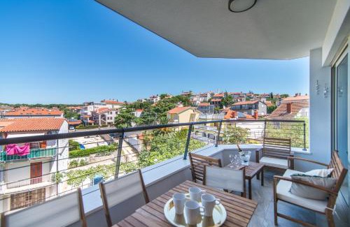 Pjescana Uvala Apartment | Beachfront Paradise: SUNSET VALA - Family-Friendly Retreat