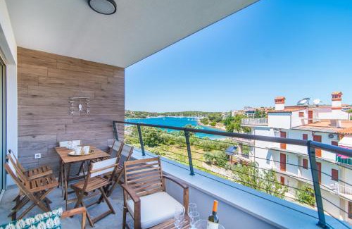 Pjescana Uvala Apartment | Beachfront Paradise: SUNSET VALA - Family-Friendly Retreat