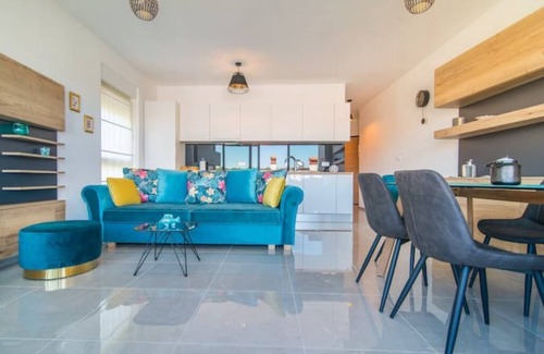Pjescana Uvala Apartment | Beachfront Apartment SUNSET VALA with Ocean Views & Breakfast