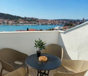 Trogir Apartment | Sunset View Apartment - Guest Rated 10/10 with Oceanfront Bliss
