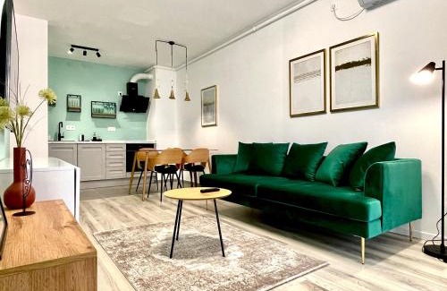 Calea Sever Bocu Apartment | Eco-Friendly Sunset View Apartment with Hot Tub & Top Reviews