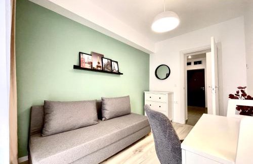 Calea Sever Bocu Apartment | Eco-Friendly Sunset View Apartment with Hot Tub & Top Reviews