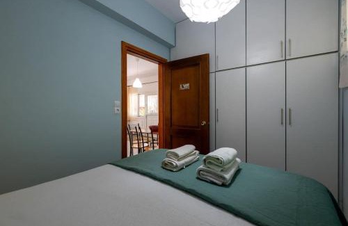 Mikri Mantineia Apartment | Relax at Sunset View: A Family-Friendly 4-Star Retreat