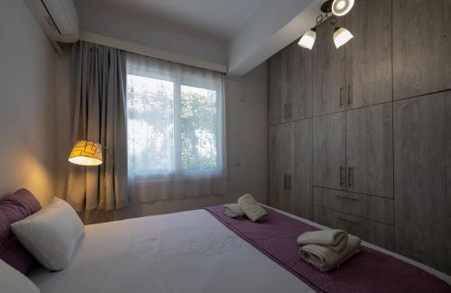 Mikri Mantineia Apartment | Relax at Sunset View: A Family-Friendly 4-Star Retreat