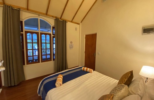 Hangnaameedhoo Hotel | Affordable Comfort at Sunset View Inn with Breakfast Included