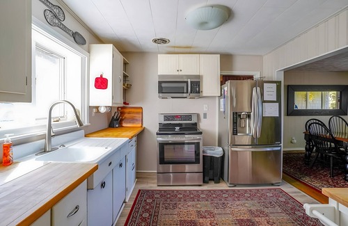 Swanton House | Serene Sunset View: Lakefront Retreat with Hot Tub & Dock