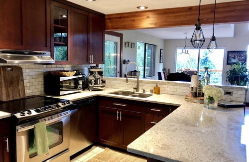 Sudden Valley House | Scenic Lake Whatcom Retreat with Hot Tub & Pool Access