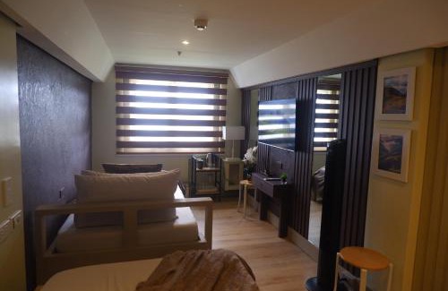 Baguio Hotel | Enchanting Sunset View Ridge Residences with Breakfast