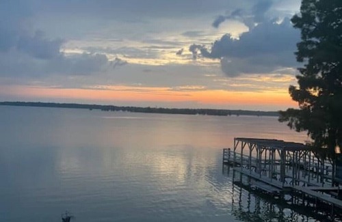 Redwood House | Scenic Sunset View RV Spot with Lake Access and Family Amenities