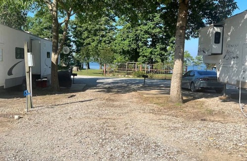 Redwood House | Scenic Sunset View RV Spot with Lake and Child-Friendly Fun