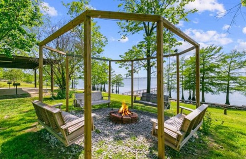 Redwood House | Scenic Sunset View RV Spot with Lake Access & Pet Welcome