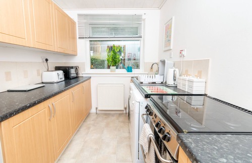 Newport-On-Tay Apartment | Stylish Sunset View 1-Bed Apartment Near St Andrews Golf