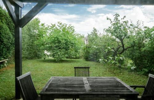 Breitenbrunn House | Sunset View Weekend house with lake view, balcony, garden, parking