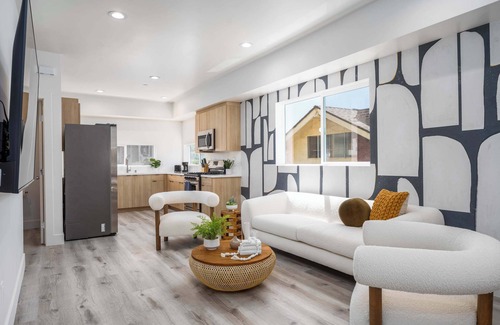Silver Lake House | Sunset Views from Private Rooftop in Luxe Townhome