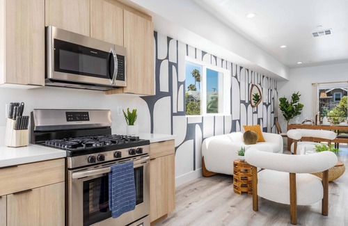 Silver Lake House | Sunset Views from Private Rooftop in Luxe Townhome