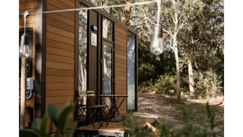 Bobs Farm House | Pet-Friendly Sunset Vine at Wonganella Estate - 8.9/10 Rated