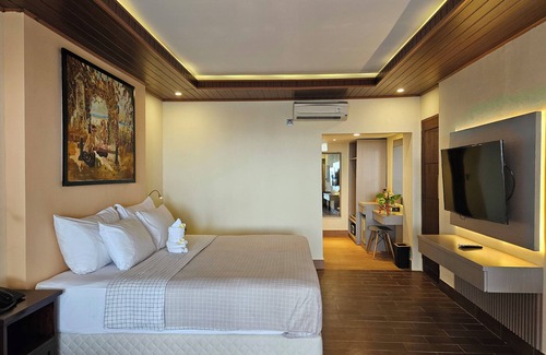 Senggigi Resort | Relaxing Stay at Sunsethouse Lombok with Pool & Dining