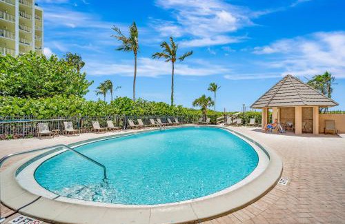 Marco Island Apartment | Oceanfront Retreat: Sunsets and Seashells at Sea Winds