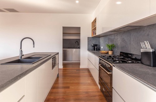 Blueys Beach House | Relax at Sunsets @ Blueys Beach with Oceanfront Views