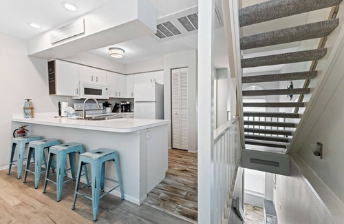 Holmes Beach Condo | Sunsets & Daydreams – Good Times & Sunshine!