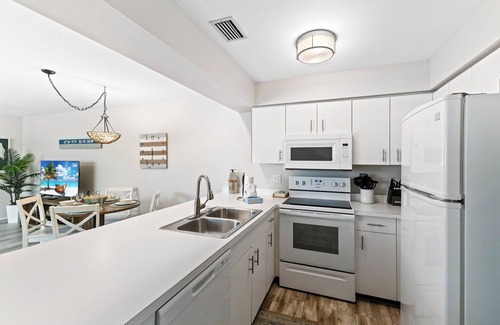 Holmes Beach Condo | Sunsets & Daydreams – Good Times & Sunshine!