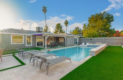 Camelback East House | Experience Sunsets on 11th: Resort Pool & Game Room Awaits